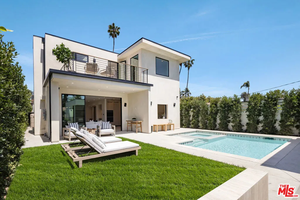 2115 Walnut Avenue, Venice, California 90291 home-pic-1